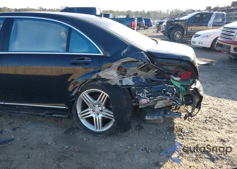 2013 Mercedes-Benz S 550 z USA, uszkodzony, nr VIN WDDNG7DB1DA513575